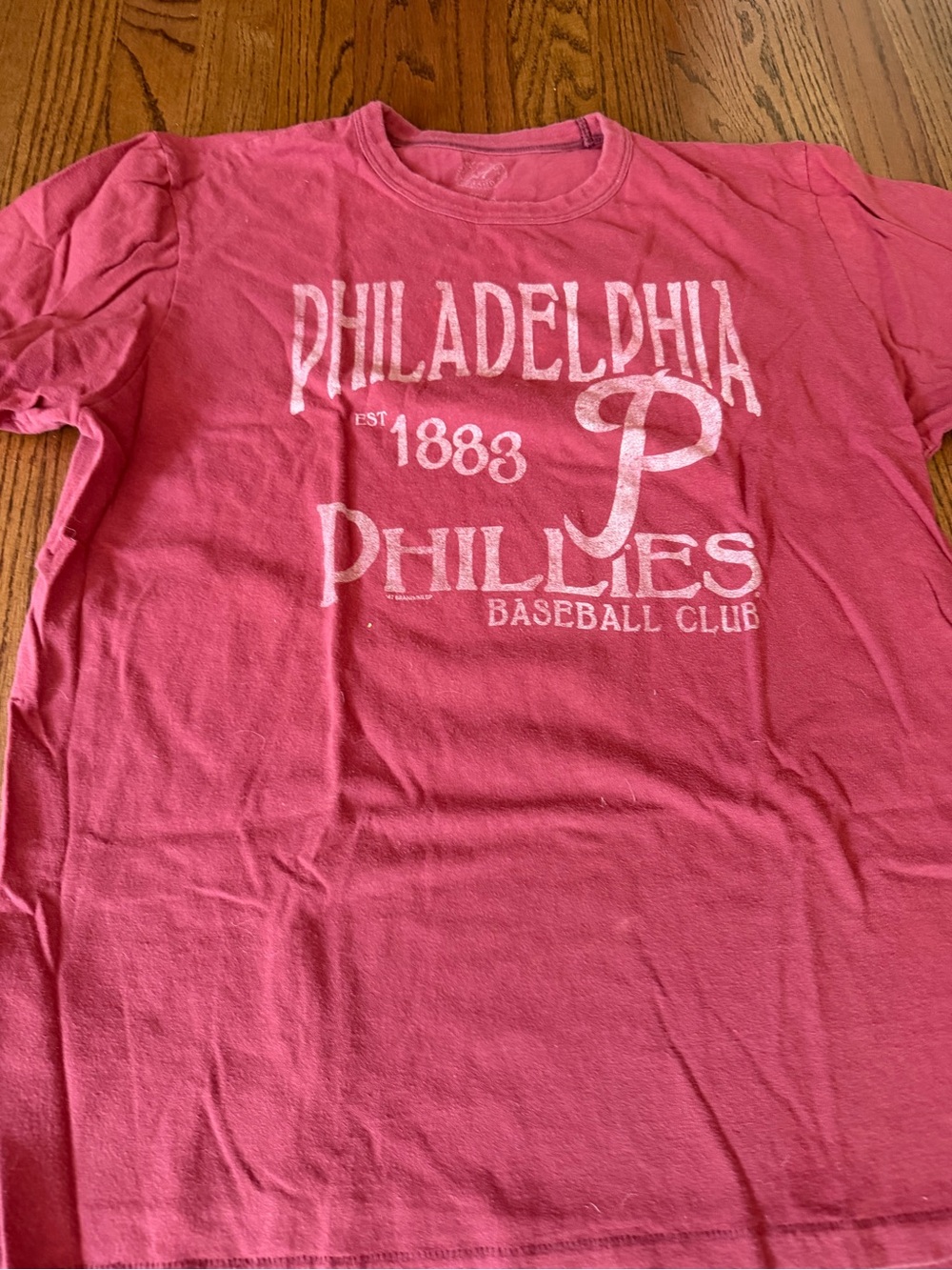 Philadelphia Phillies Red VINTAGE MENS 47 Brand  T‑Shirt
